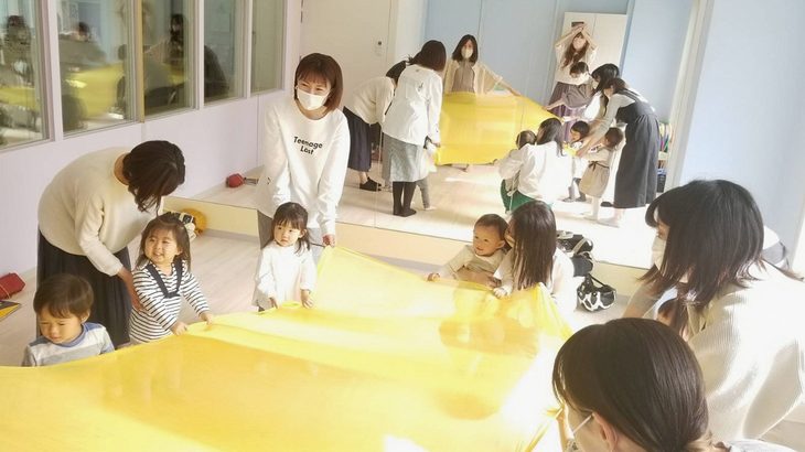 レッスンブログ リトミックも秋モードに突入です 木曜日の受付兼リトミックを担当しております、中野です いつにな...続く 2021.11.11