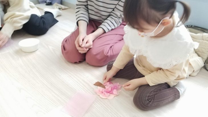 レッスンブログ 【リトミック】０歳から音階を身につけよう！ こんにちは、リトミック木曜日担当の中村です 桜が咲き始め、うぐいすの声も聞こえてきた季節...続く 2022.03.31