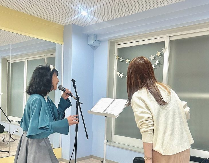 レッスンブログ ボーカルレッスン 上達のポイントは意外なアレ…！？ みなさんこんにちは！ 受付の岡本です すっかり寒くなりましたね～...続く 2025.12.06