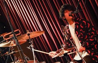 講師紹介 【ドラム講師 】個性豊かでユニーク！西村先生のご紹介 みなさんこんにちは 最近「調子が出てきたね」と声をかけていただいているのか、叱られているのか...続く 2025.12.08